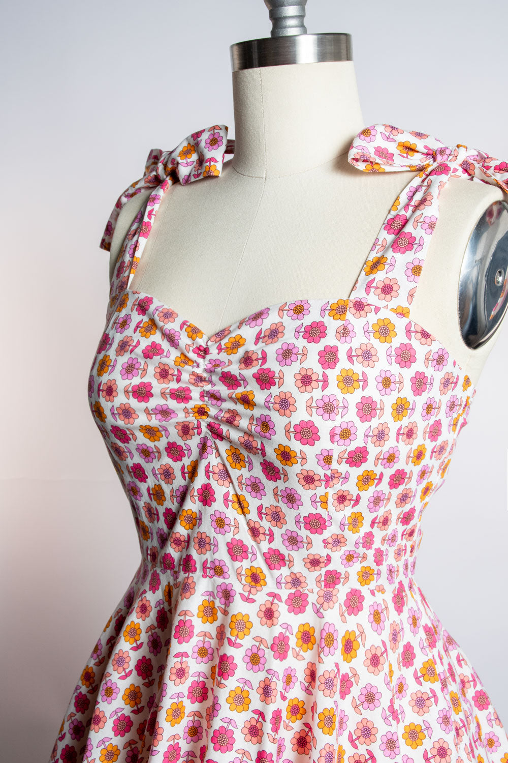 Sarah Swing Dress - Retro Daisy, Pink