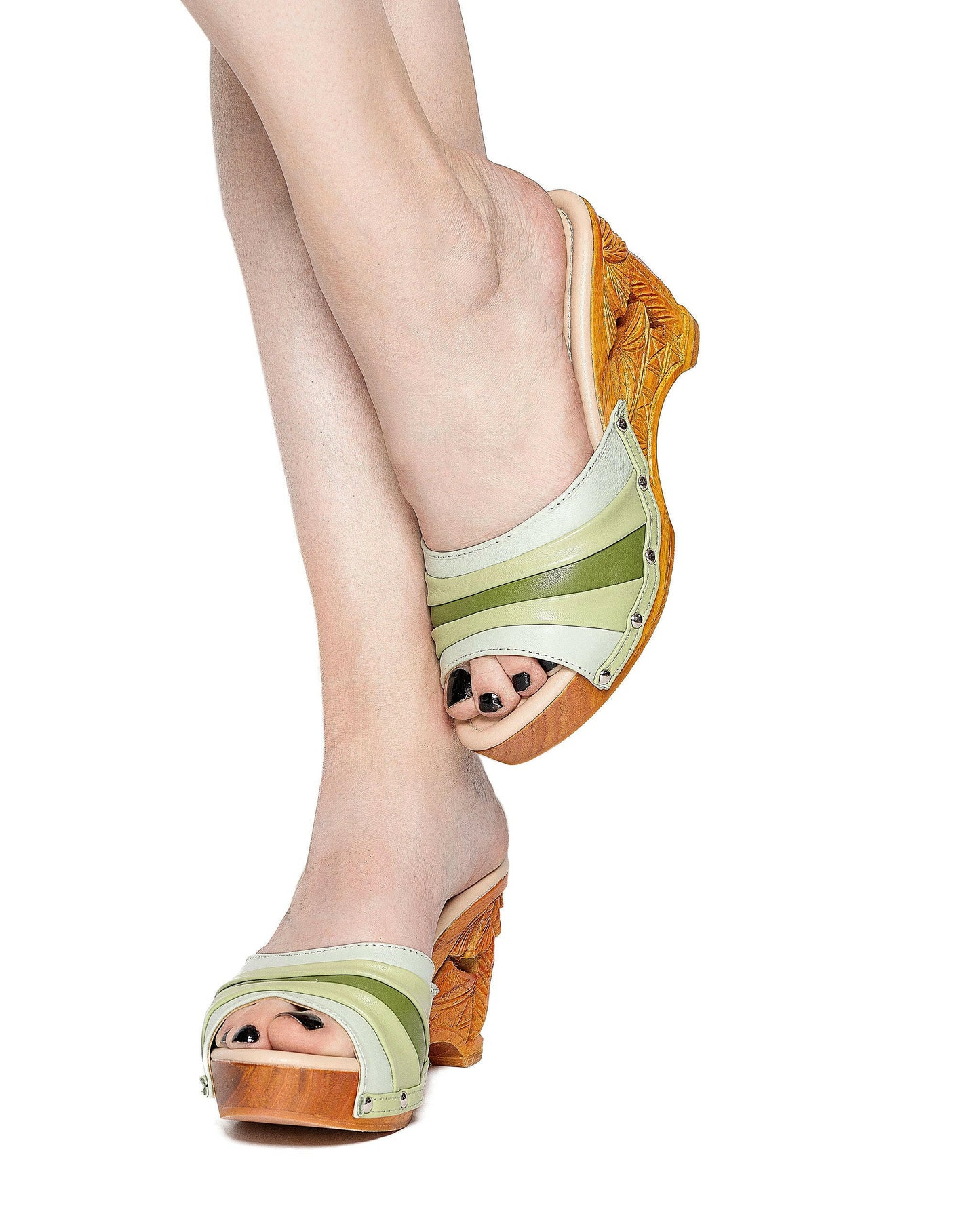the Souvenir/without Ankle Strap - in Olive