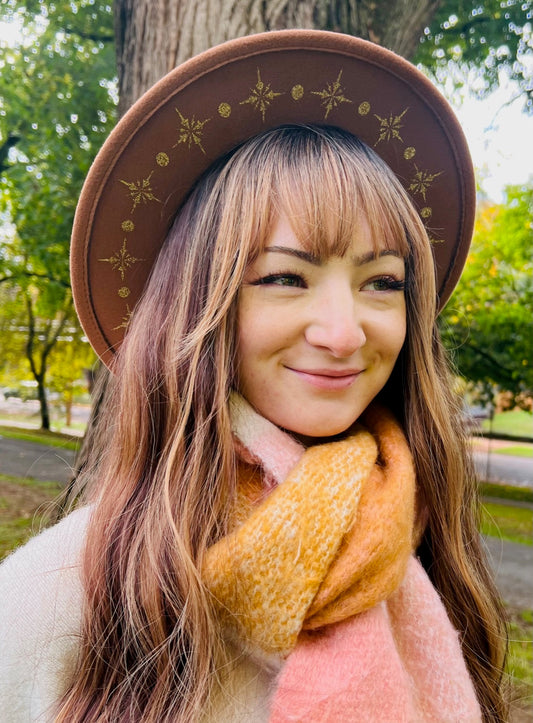 Fox & Fable - Vegan Felt Wide Brim Hat - Caramel - Gold Starburst